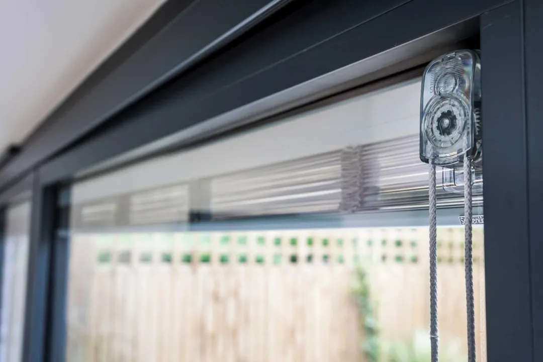 Integral blinds close up of mechanism